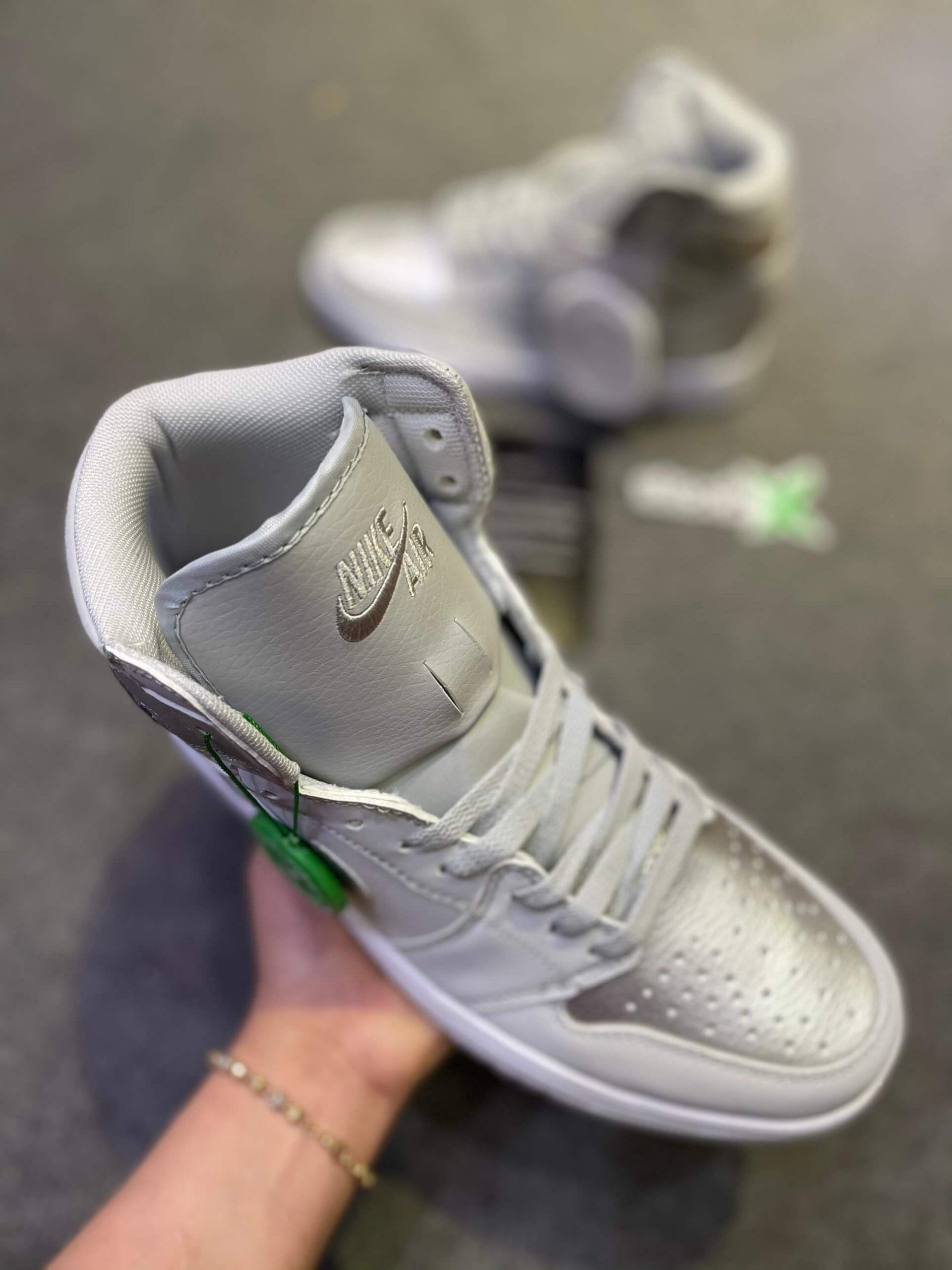 Giày Nike Air Jordan 1 Bạc Bóng