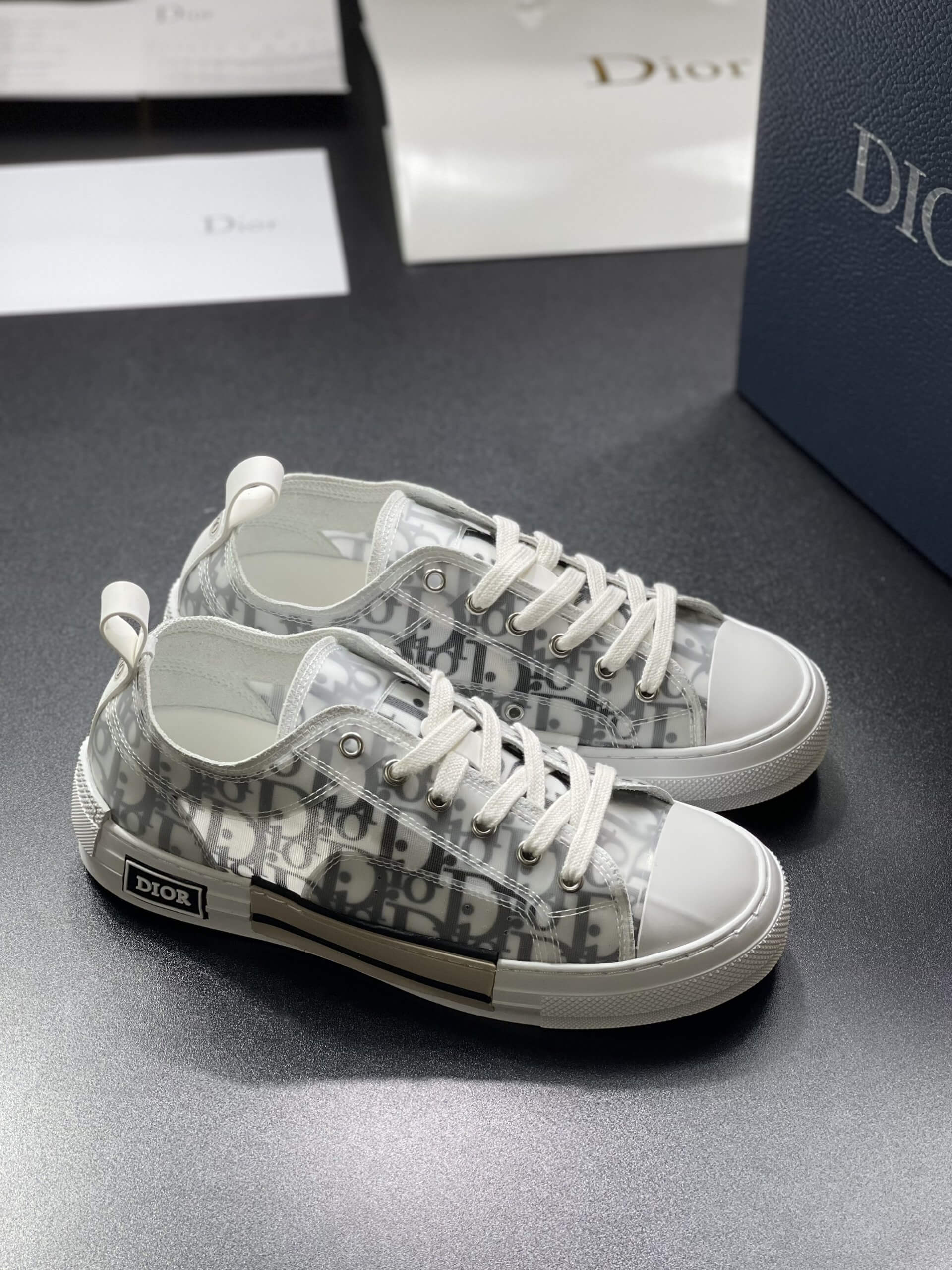 Giày Dior thấp cổ  Cách phối đồ với giày JD Dior thấp cổ