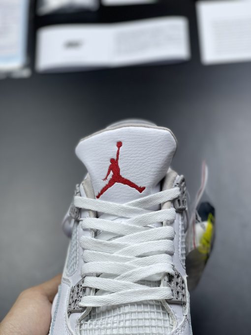 Lưỡi gà giày Nike Jordan Retro White Oreo