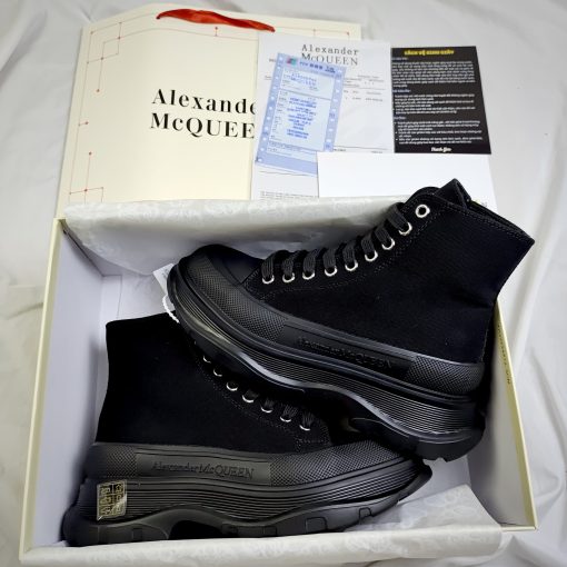 Giày McQueen Tread Slick Boots Black