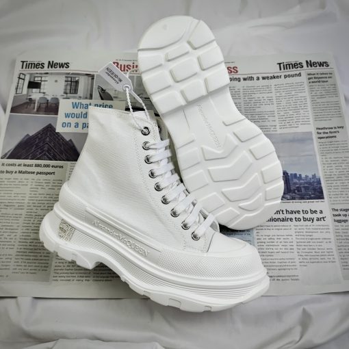 Giày McQueen Tread Slick Boots White