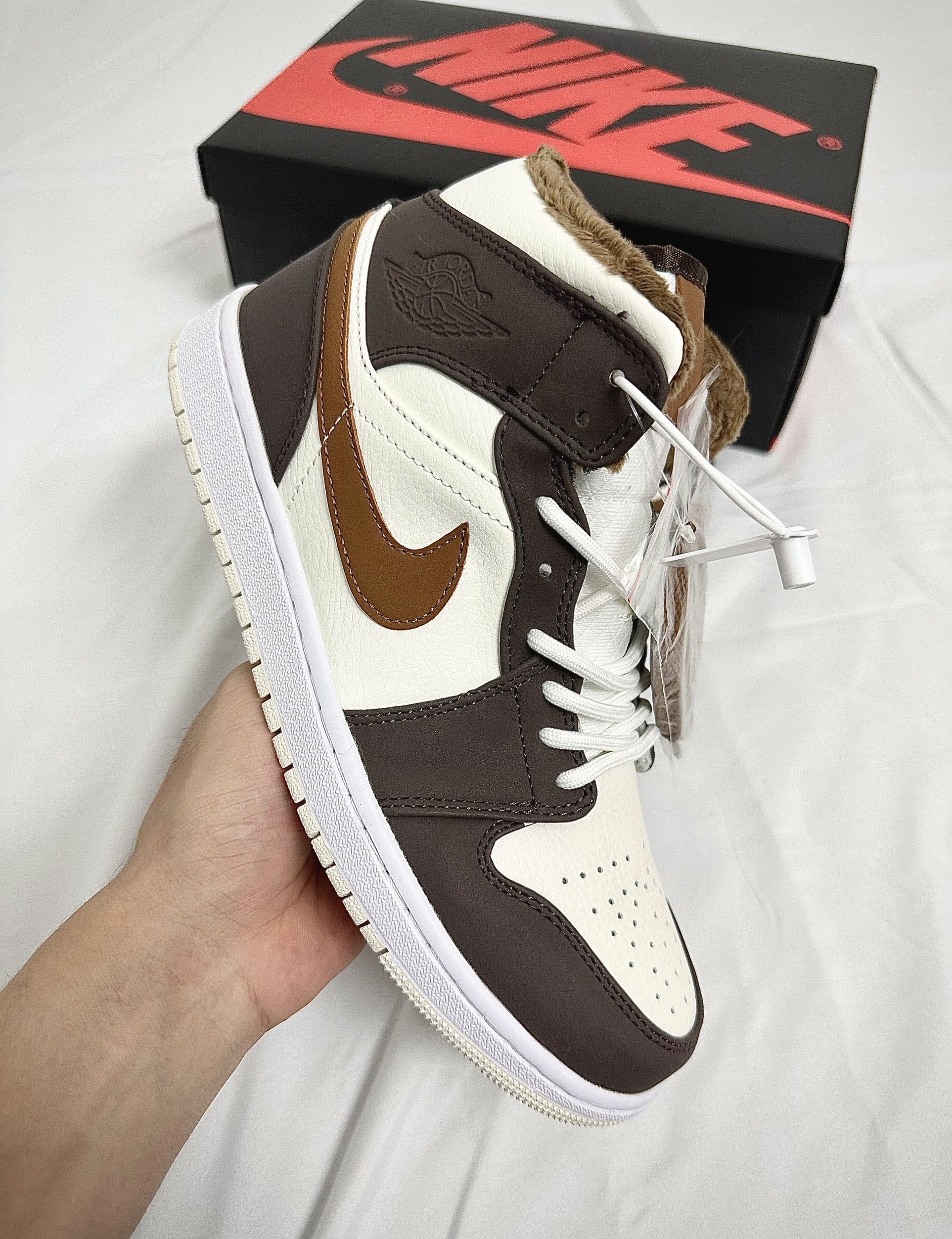 Giày Nike Air Jordan Mid SE Cream Dark Chocolate