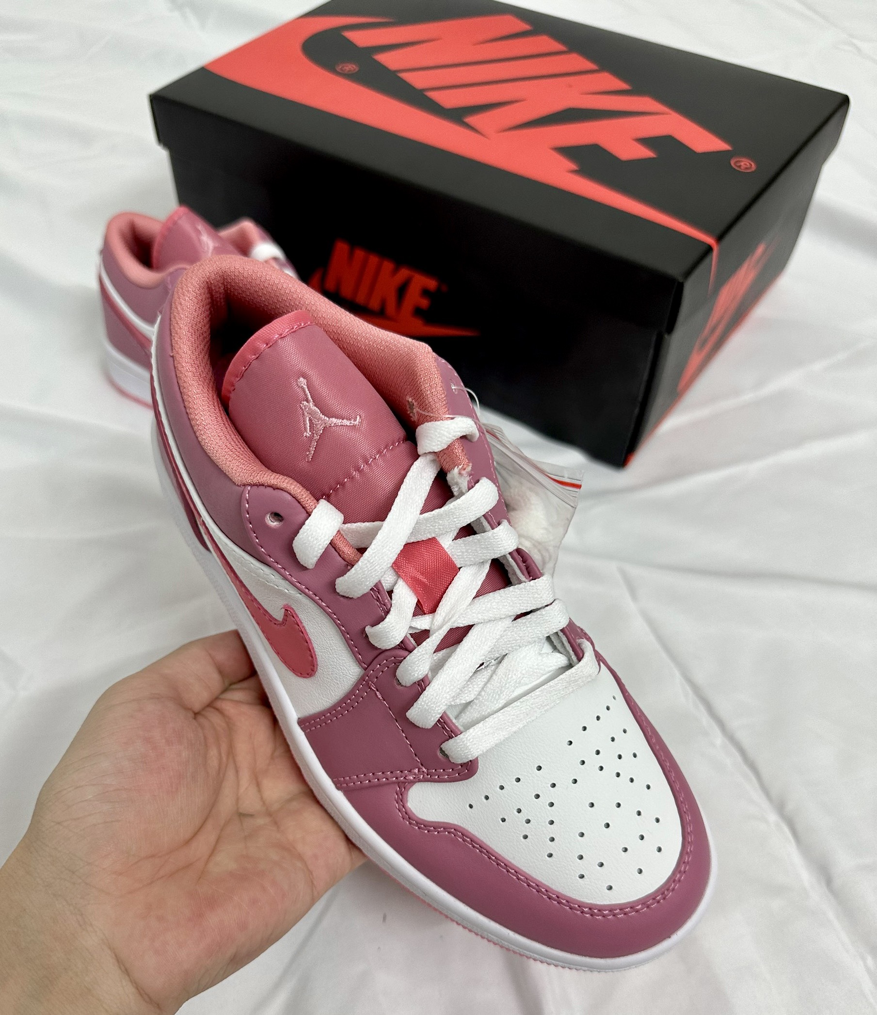 Giày Nike Air Jordan 1 Trắng Hồng Desert Berry