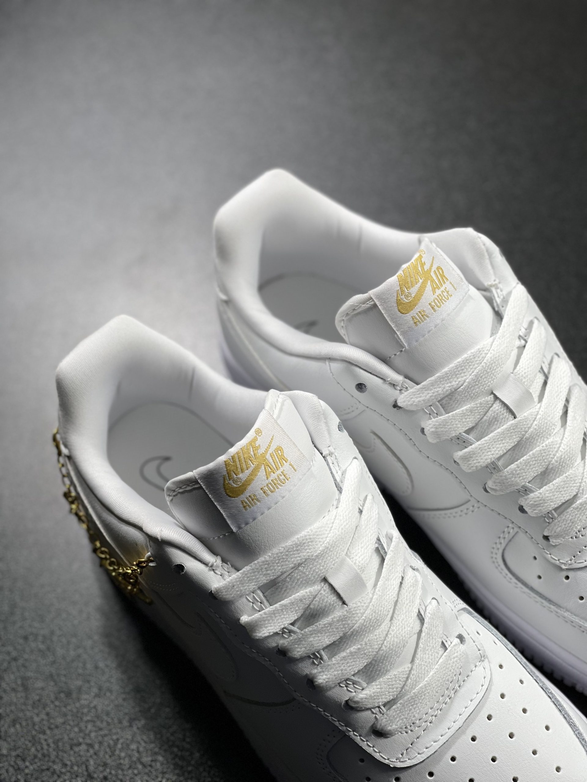 Nike air force on sale 1 gold leaf crest