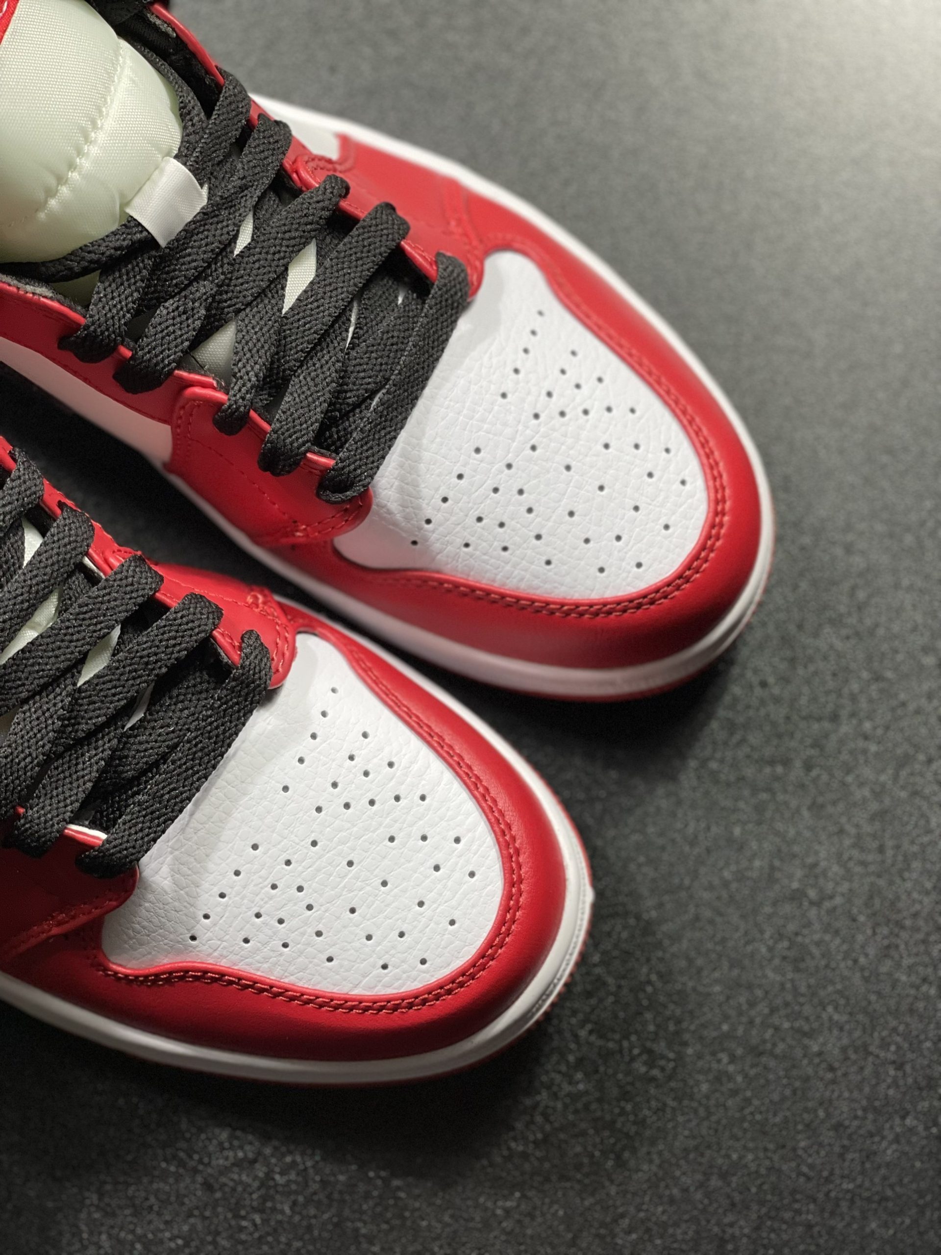 Giày Nike Air Jordan 1 Trắng Đỏ Cổ Cao