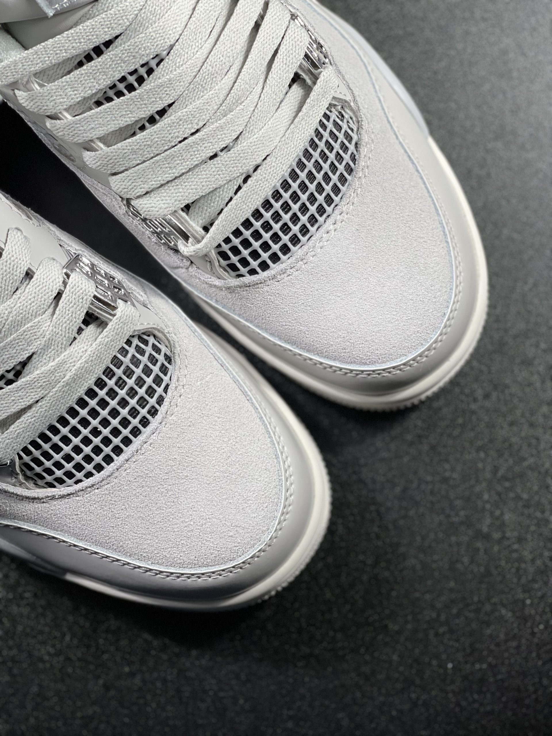 Giày Nike Air Jordan 4 Retro Frozen Moments Xám Trắng