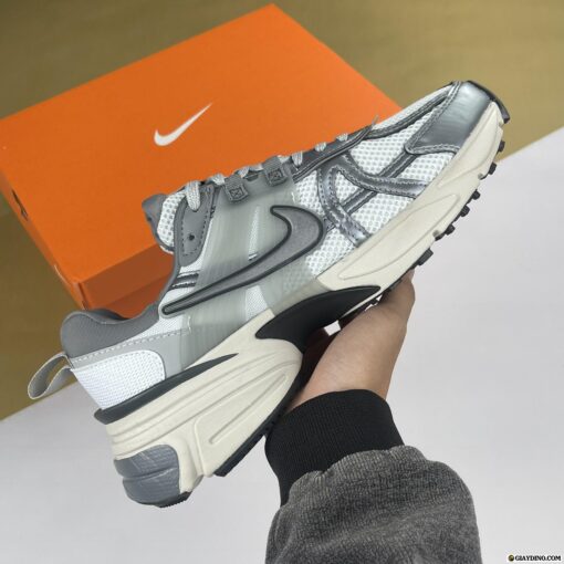 Giày Nike V2K Run Pure Platinum