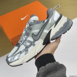 Giày Nike V2K Run Pure Platinum Wolf Grey