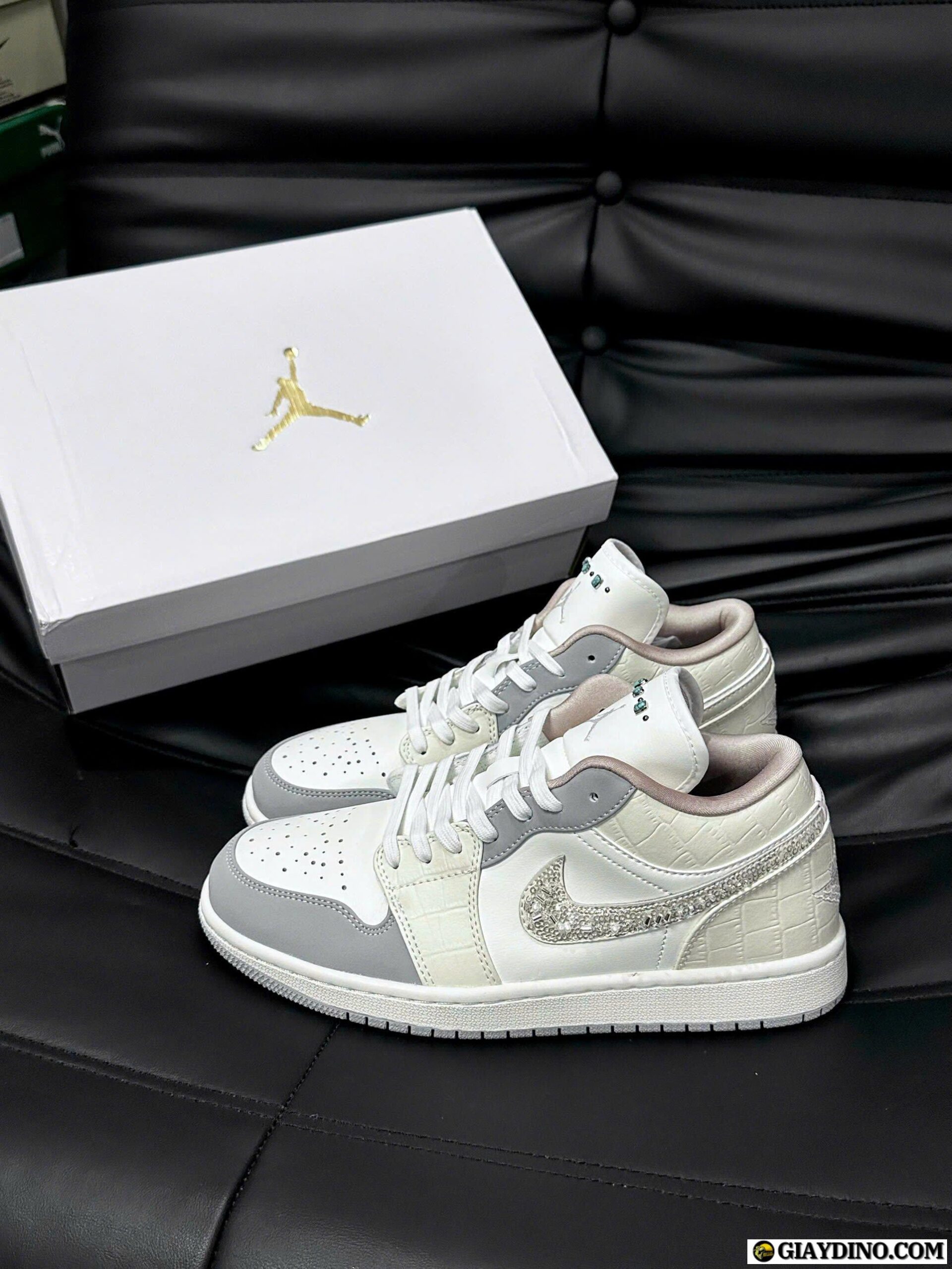 Giay Air Jordan 1 Sail Soft Pearl Xam Trang scaled Giày Air Jordan 1 Sail Soft Pearl Xám Trắng