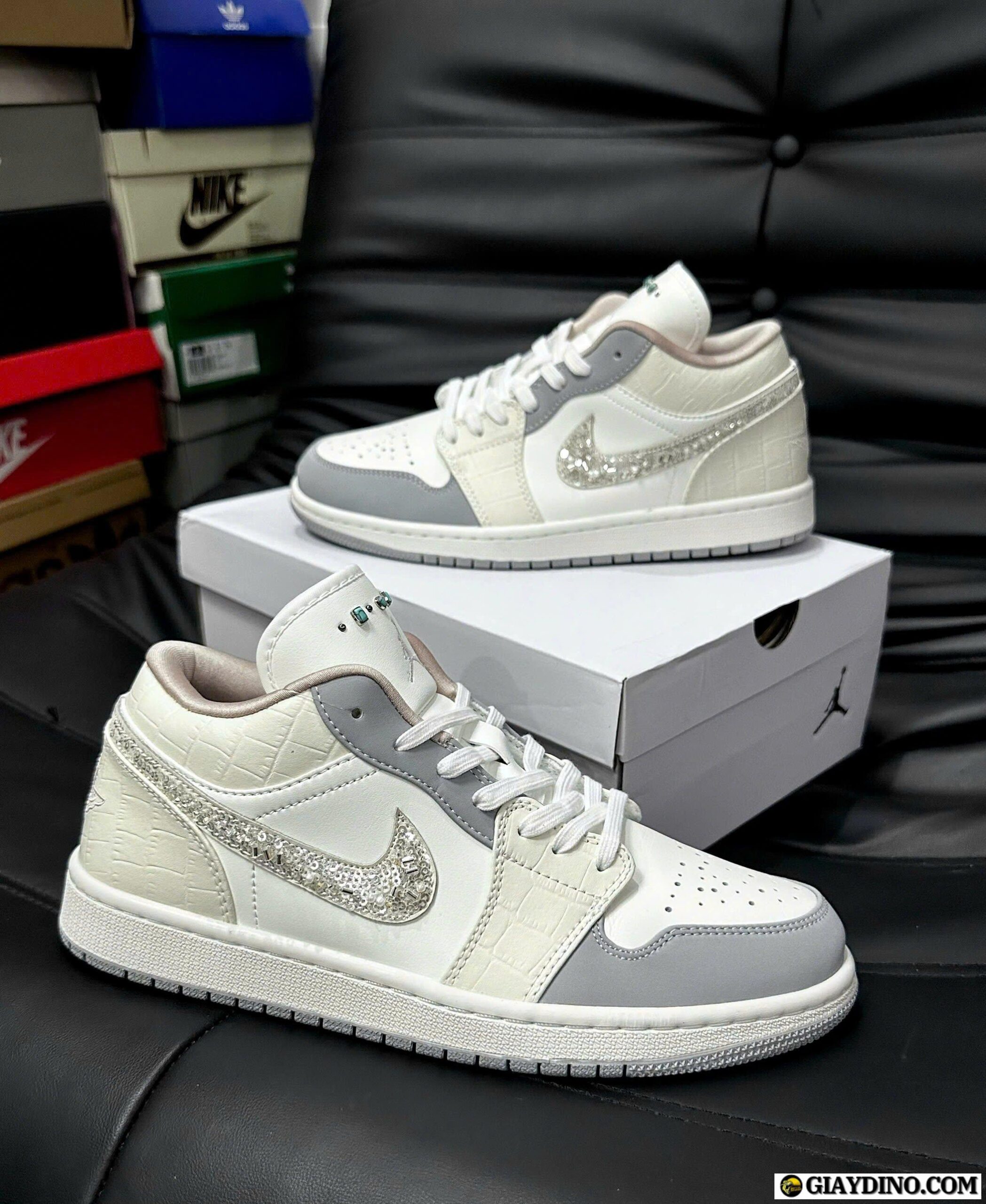 Giay Jordan 1 JD1 Sail Soft Pearl Logo Dinh Cuom scaled Giày Jordan 1 JD1 Sail Soft Pearl Logo Đính Cườm