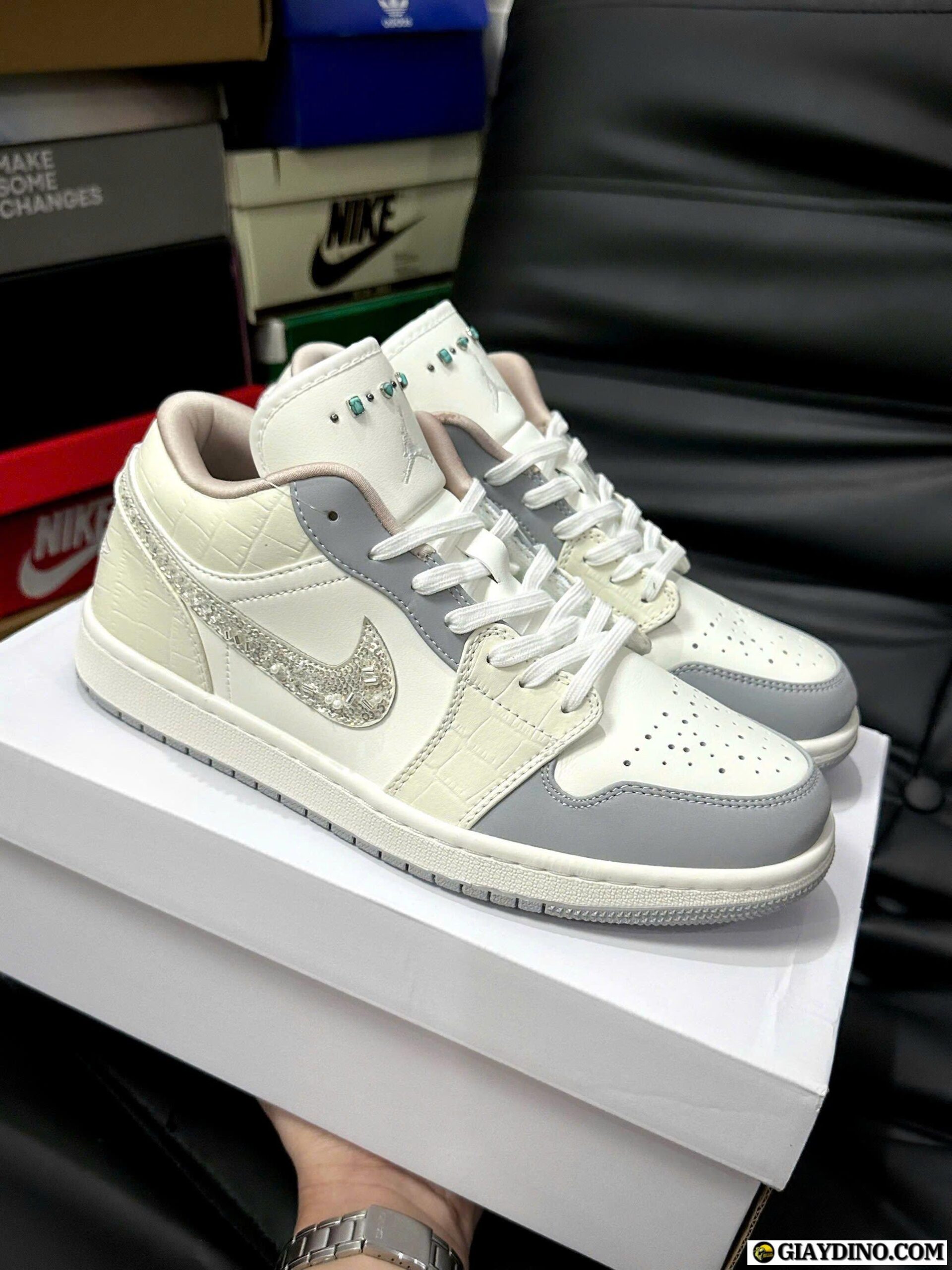 Giay Nike Air Jordan 1 Sail Soft Pearl White Gray scaled Giày Nike Air Jordan 1 Sail Soft Pearl White Gray