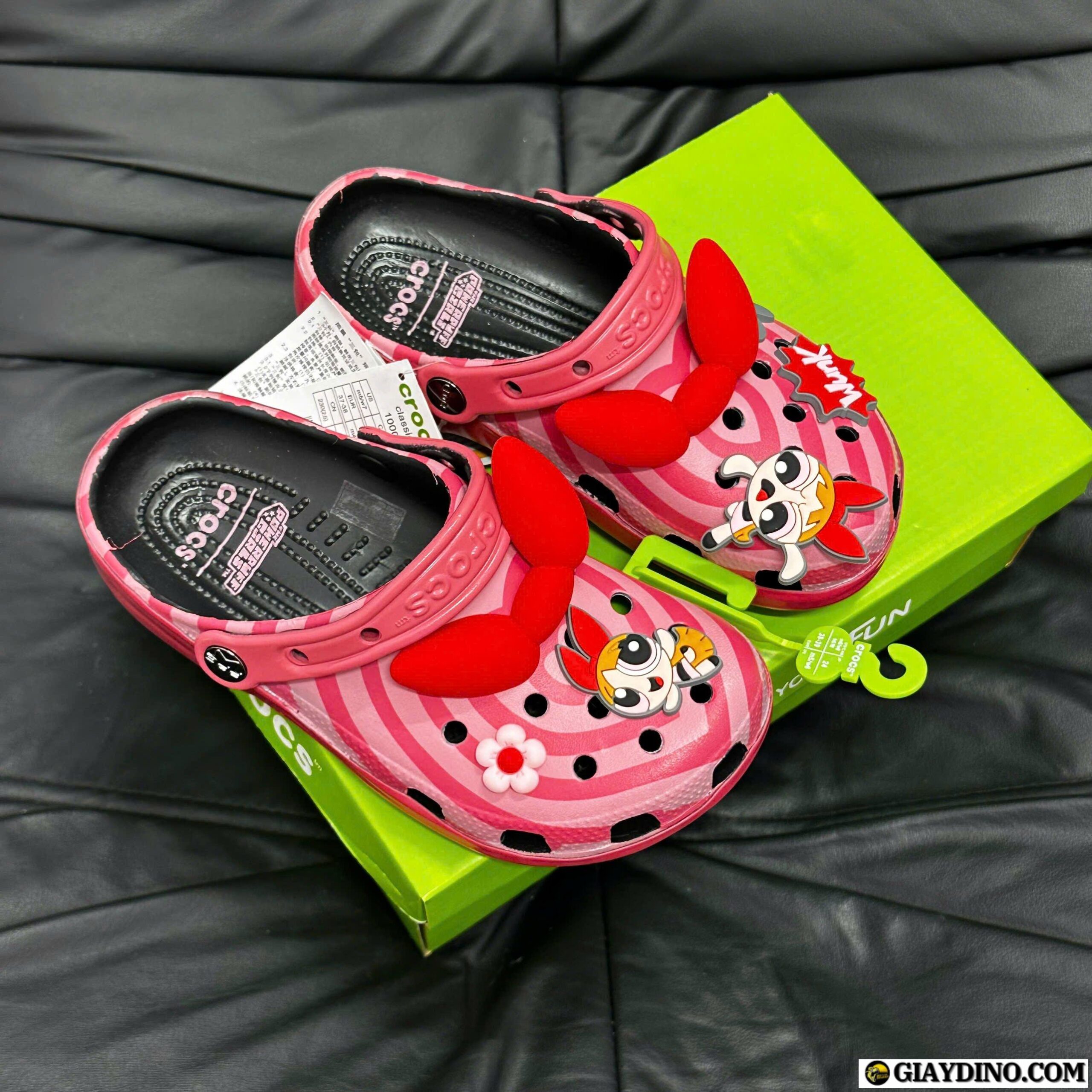 Dép Crocs Classic Clog Powerpuff Girls Blossom Dép Crocs Classic Clog Powerpuff Girls Blossom