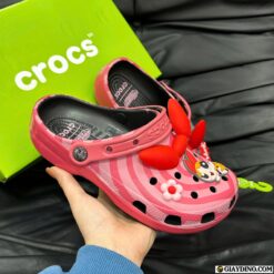 Dep Crocs Powerpuff Girls Blossom Classic Clogs Pink Red Dép Crocs Powerpuff Girls Blossom Classic Clogs Pink Red
