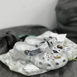 Dep Crocs x BAPE Camo Grey Xam Dép Crocs x BAPE Camo Grey Xám