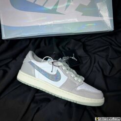 Giay Nike Air Jordan 1 Low Year of the Snake Xam Anh Kim Giày Nike Air Jordan 1 Low Year of the Snake Xám Ánh Kim