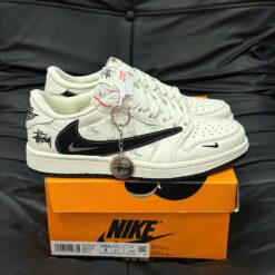 Giay Nike Air Jordan 1 Retro Low Travis Scott Stussy Trang Den Giày Nike Air Jordan 1 Retro Low Travis Scott Stussy Trắng Đen