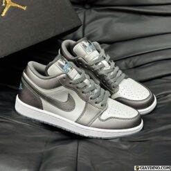 Giay Nike GS Air Jordan 1 Low SE Photon Dust Silver Blue Giày Nike GS Air Jordan 1 Low SE Photon Dust Silver Blue