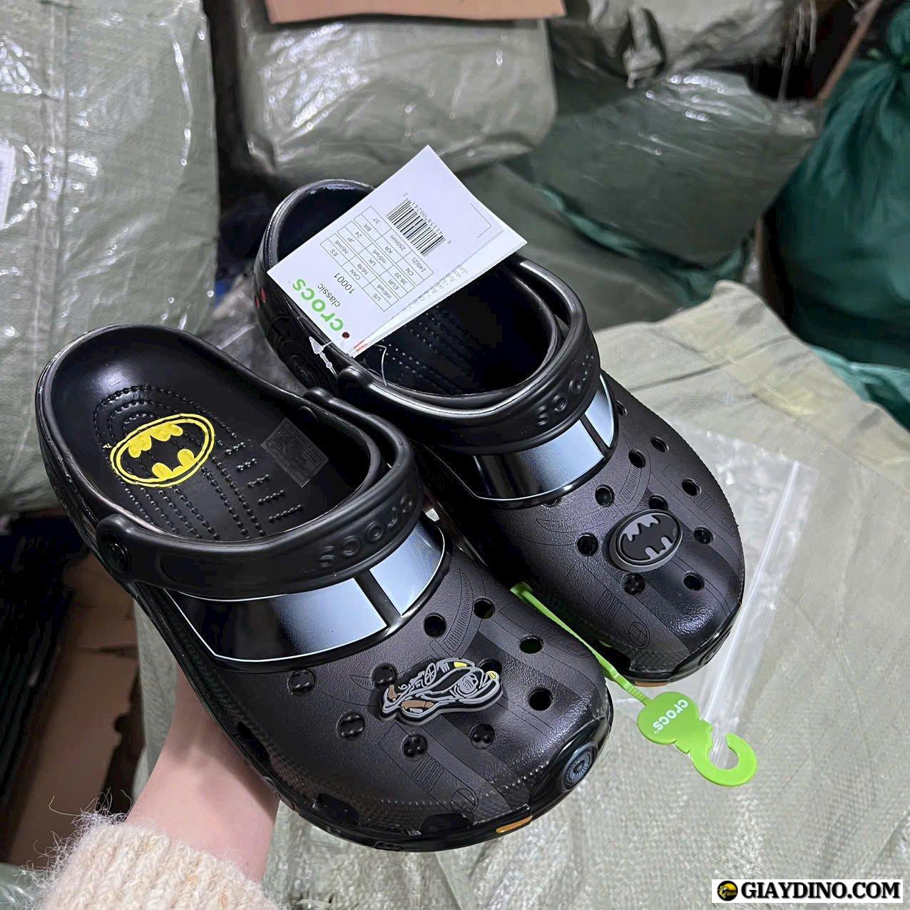 Dép Sục Crocs Classic Clog Batman Batmobile Đen Dép Sục Crocs Classic Clog Batman Batmobile Đen