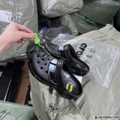 Dep Suc Crocs Den Classic Clog Batman Batmobile Dép Sục Crocs Đen Classic Clog Batman Batmobile