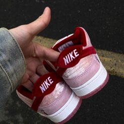 Giay Nike StrangeLove Dunk Low SB Valentines Day Giày Nike StrangeLove Dunk Low SB Valentine's Day
