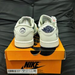 Giay Travis Scott x Fragment Design x Air Jordan 1 Low OG SP Denim Blue Giày Travis Scott x Fragment Design x Air Jordan 1 Low OG SP Denim Blue