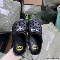 Suc Crocs x Batman Batmobile Classic Black Clog Sục Crocs x Batman Batmobile Classic Black Clog