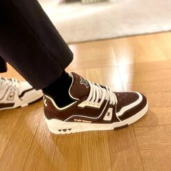 Giay LV Trainer Mocha Cream 1ACR5T Mau Nau Kem Ban Cao Cap Giày LV Trainer Mocha Cream 1ACR5T Màu Nâu Kem Bản Cao Cấp