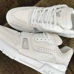 Mat ben giay Louis Vuitton Trainer trang phoi luoi va da Mặt bên giày Louis Vuitton Trainer trắng phối lưới và da