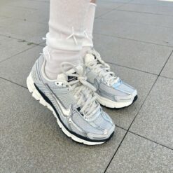 Giay Nike Air Zoom Vomero 5 Trang Bac Chrome Giày Nike Air Zoom Vomero 5 Trắng Bạc Chrome