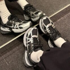 Giay Nike V2K Run Black Metallic Silver Den Bac Giày Nike V2K Run Black Metallic Silver Đen Bạc