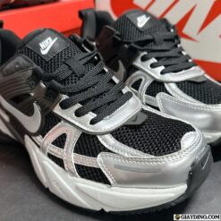 Giay Nike Wmns V2K Run Den Bac Black Silver Giày Nike Wmns V2K Run Đen Bạc Black Silver