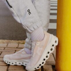 Giay Tap Gym On Cloudmonster De Cao Thoang Khi Giày Tập Gym On Cloudmonster Đế Cao Thoáng Khí