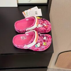 Dep Crocs Classic Clog x Hello Kitty Dép Crocs Classic Clog x Hello Kitty