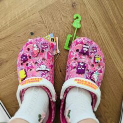 Dep Crocs Hello Kitty Mau Hong Gia Re Dép Crocs Classic Clog x Hello Kitty 208527-680