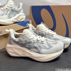 Giay Sneaker Asics Novablast 5 The Thao Mau Oatmeal Giày Sneaker Asics Novablast 5 Thể Thao Màu Oatmeal