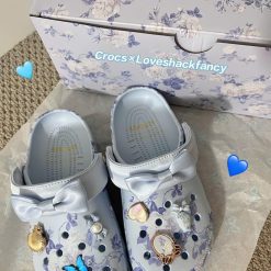 Dep Crocs Classic Love Shack Fancy Clogs Blue White Dép Crocs Classic Love Shack Fancy Clogs Blue White