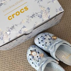 Dep Crocs Classic Love Shack Fancy Clogs Blue White Gia To Dép Crocs Classic Love Shack Fancy Clogs Blue White Giá Tố