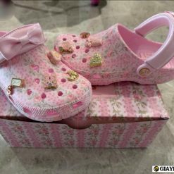 Dep Crocs Love Shack Fancy Trang Hong Kem Charm Dép Crocs Love Shack Fancy Trắng Hồng Kèm Charm