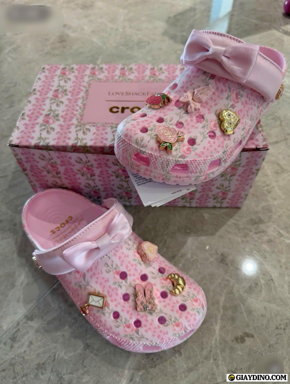 Dép Sục Crocs Classic Love Shack Fancy Classic Clog White Pink Hàng Cao Cấp Fullbox Dép Sục Crocs Classic Love Shack Fancy Classic Clog White Pink Hàng Cao Cấp Fullbox