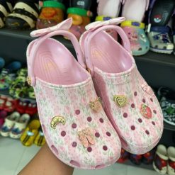 Dep Suc Nu Crocs Love Shack Fancy Trang Hong Chat Luong Chuan Full Box Dép Sục Nữ Crocs Love Shack Fancy Trắng Hồng Chất Lượng Chuẩn Full Box