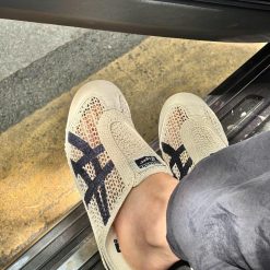 Giay Suc Nam Nu Onitsuka Tiger Mexico 66 Sabot Mau Kem Soc Xanh Navy Giày Sục Nam Nữ Onitsuka Tiger Mexico 66 Sabot Màu Kem Sọc Xanh Navy