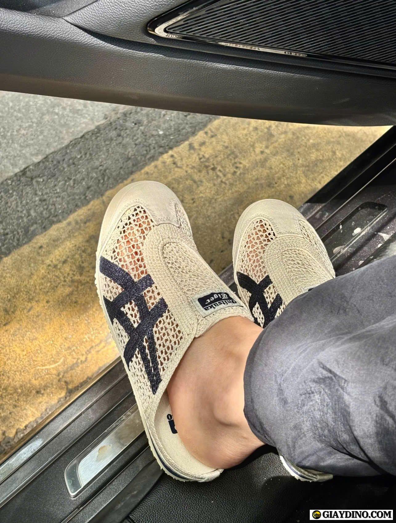 Giày Sục Nam Nữ Onitsuka Tiger Mexico 66 Sabot Màu Kem Sọc Xanh Navy Giày Sục Nam Nữ Onitsuka Tiger Mexico 66 Sabot Màu Kem Sọc Xanh Navy