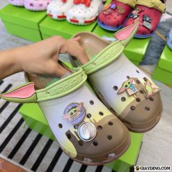 Dep Crocs Classic Clog x Star Wars Grogu Chuan Size Dép Crocs Classic Clog x Star Wars Grogu Chuẩn Size