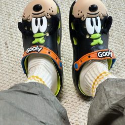 Dep Crocs Disney IAM Goofy Classic Clog Dép Crocs Disney IAM Goofy Classic Clog