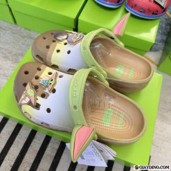 Dep Suc Crocs Star Wars Grogu Xanh Nau Dép Sục Crocs Star Wars Grogu Xanh Nâu