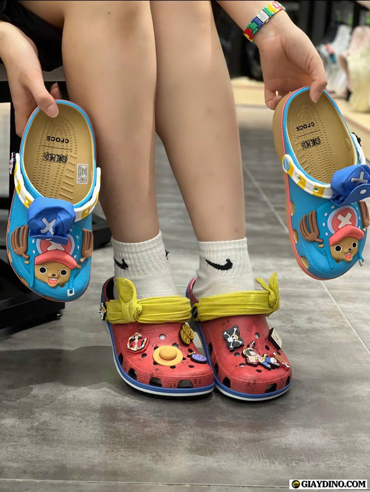 Giày Dép Clog Crocs One Piece Luffy Full Box High Quality Giày Dép Clog Crocs One Piece Luffy Full Box High Quality