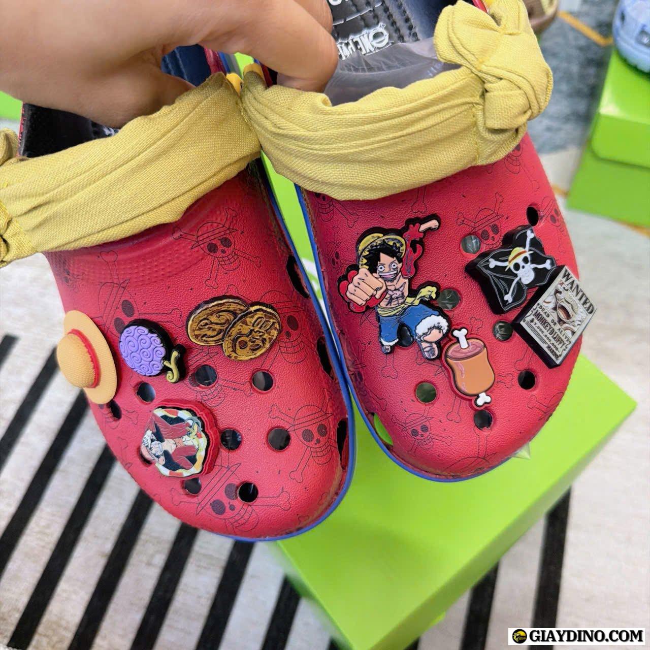 Giày Dép Clog Unisex Crocs One Piece Luffy Red Yellow Giày Dép Clog Unisex Crocs One Piece Luffy Red Yellow