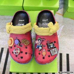 Giay Dep Crocs One Piece Luffy Kem Charm Giày Dép Crocs One Piece Luffy Kèm Charm