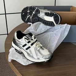 Giay NB 1906R Metallic Silver Bac Den Giày New Balance 1906R Silver Metallic Black M1906RER