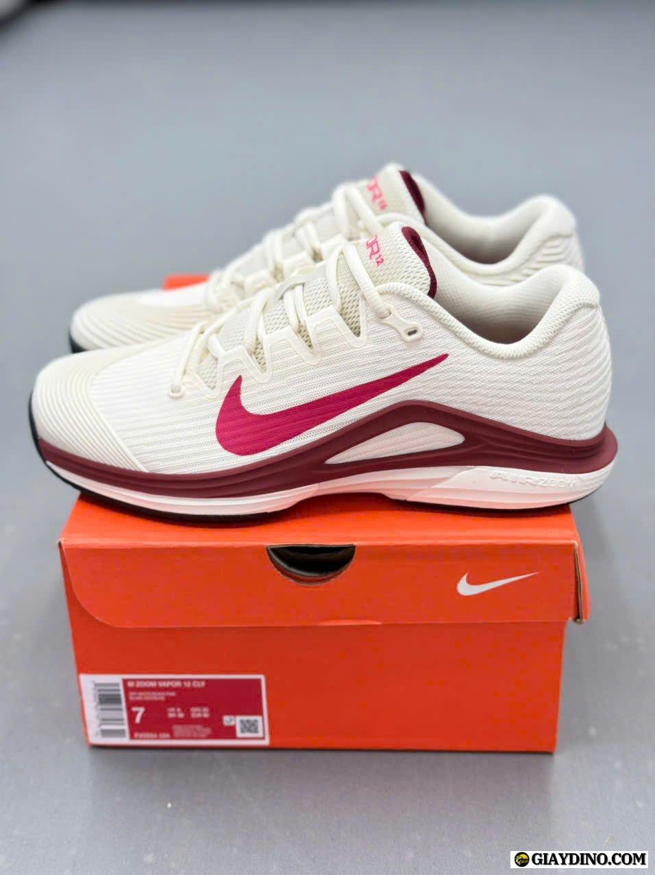 Giày Thể Thao Nike Court Air Zoom Vapor 12 Màu Trắng Kem Đế Đỏ Mận Giày Thể Thao Nike Court Air Zoom Vapor 12 Màu Trắng Kem Đế Đỏ Mận